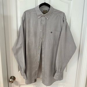 Ariat men's long sleeve button down shirt. In great condition.